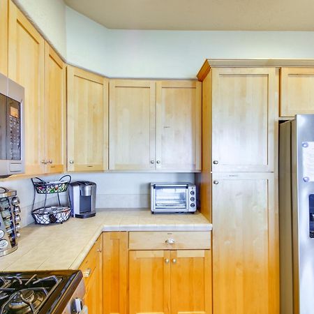 Quiet Waterfront Escape With Hot Tub And Beach Access! Gold Beach Exterior photo