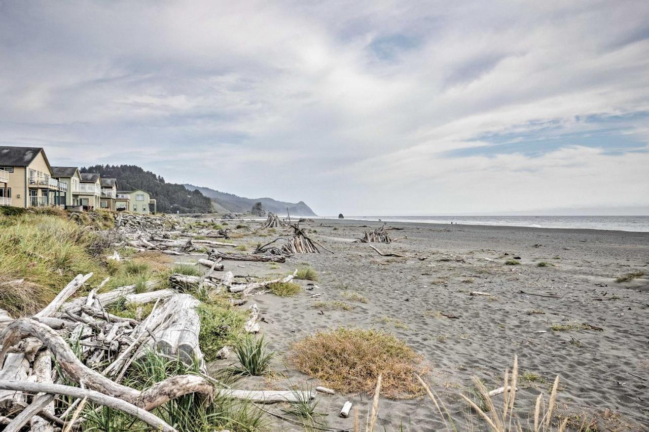 Quiet Waterfront Escape With Hot Tub And Beach Access! Gold Beach Exterior photo