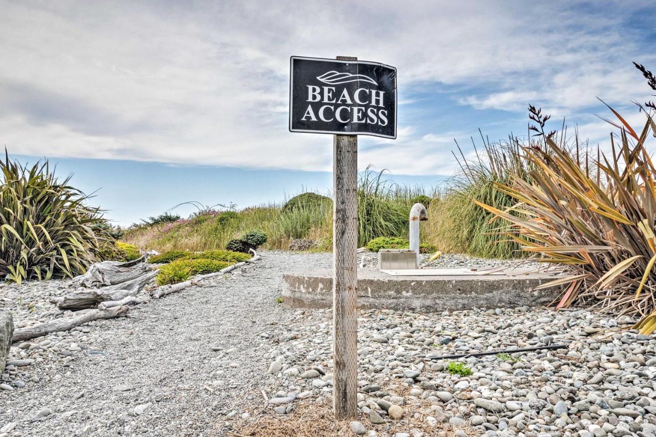 Quiet Waterfront Escape With Hot Tub And Beach Access! Gold Beach Exterior photo