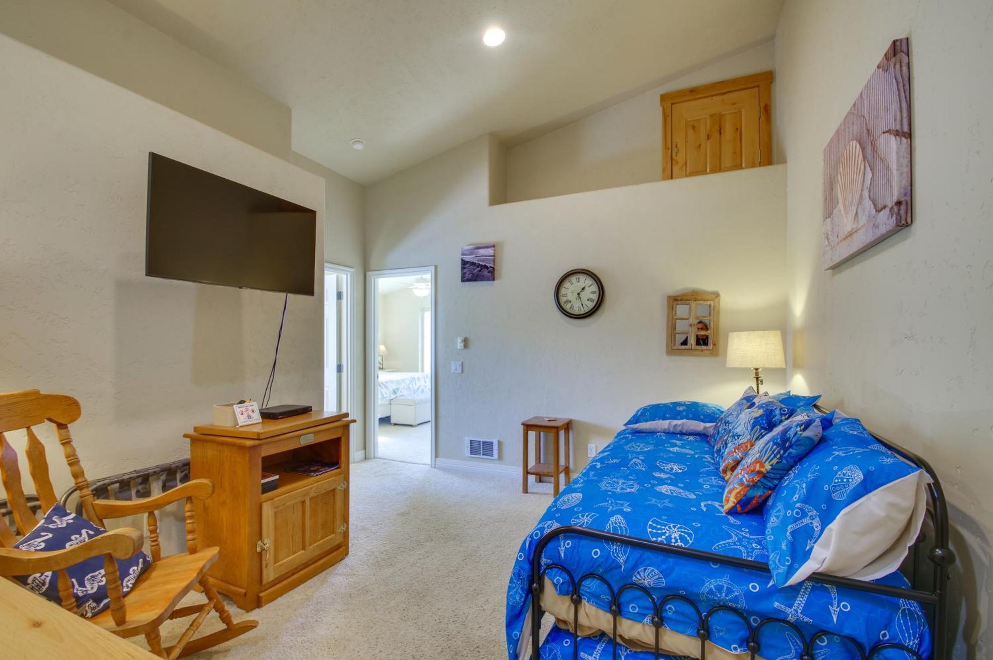 Quiet Waterfront Escape With Hot Tub And Beach Access! Gold Beach Exterior photo