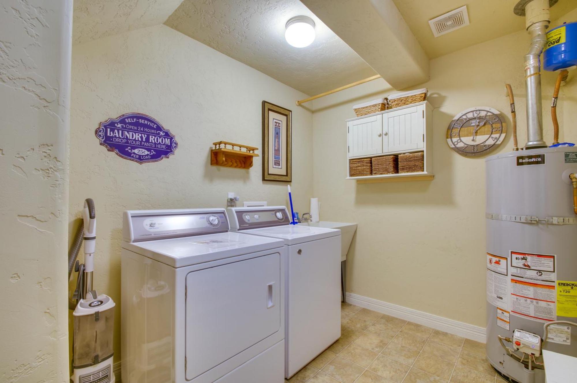 Quiet Waterfront Escape With Hot Tub And Beach Access! Gold Beach Exterior photo
