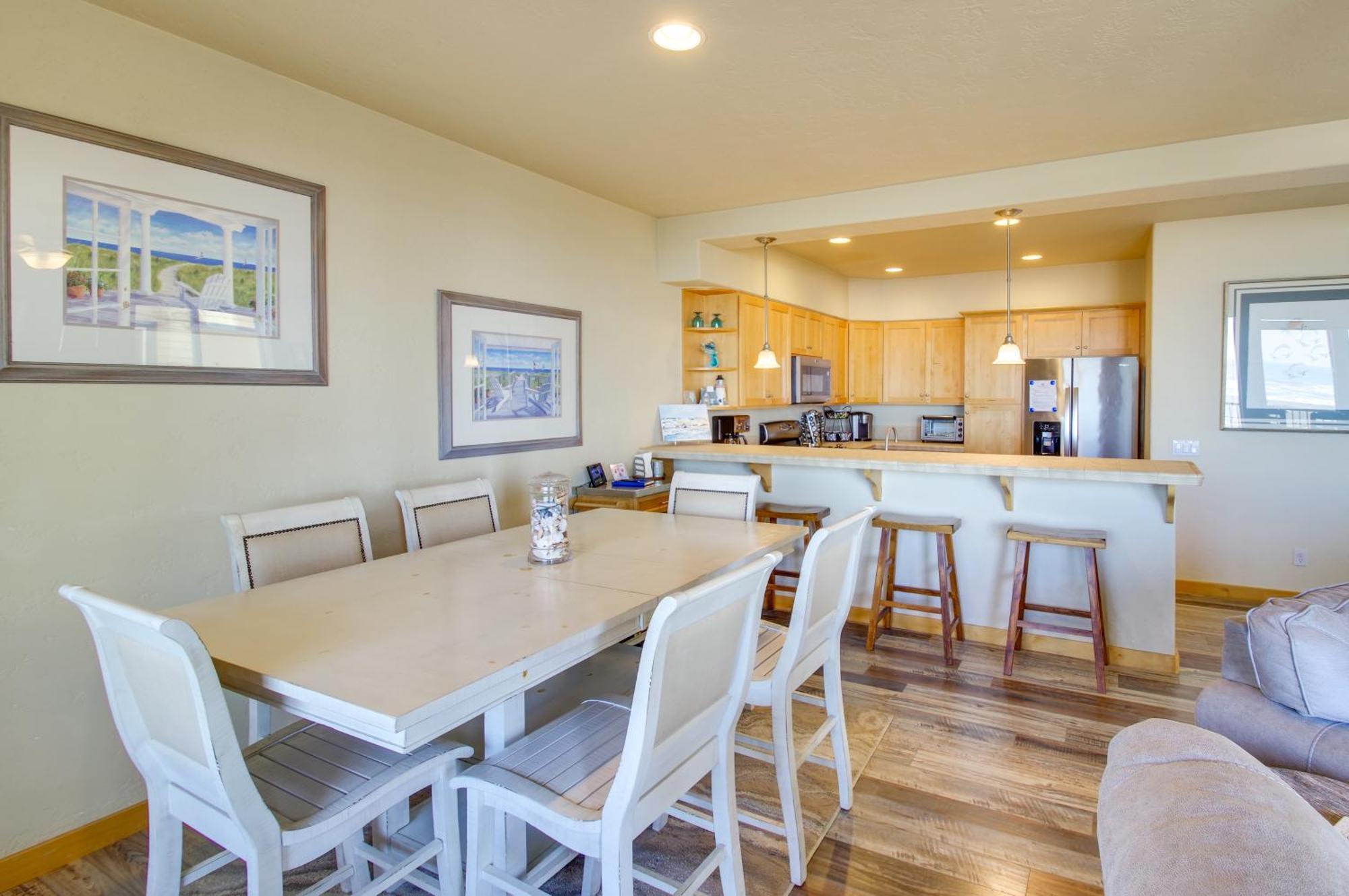 Quiet Waterfront Escape With Hot Tub And Beach Access! Gold Beach Exterior photo
