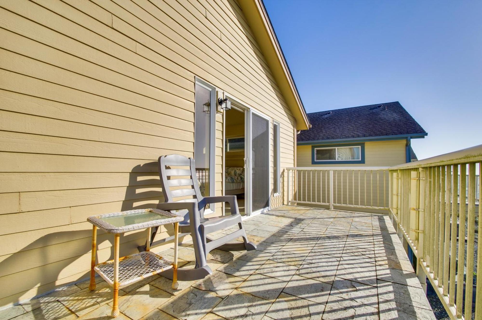 Quiet Waterfront Escape With Hot Tub And Beach Access! Gold Beach Exterior photo