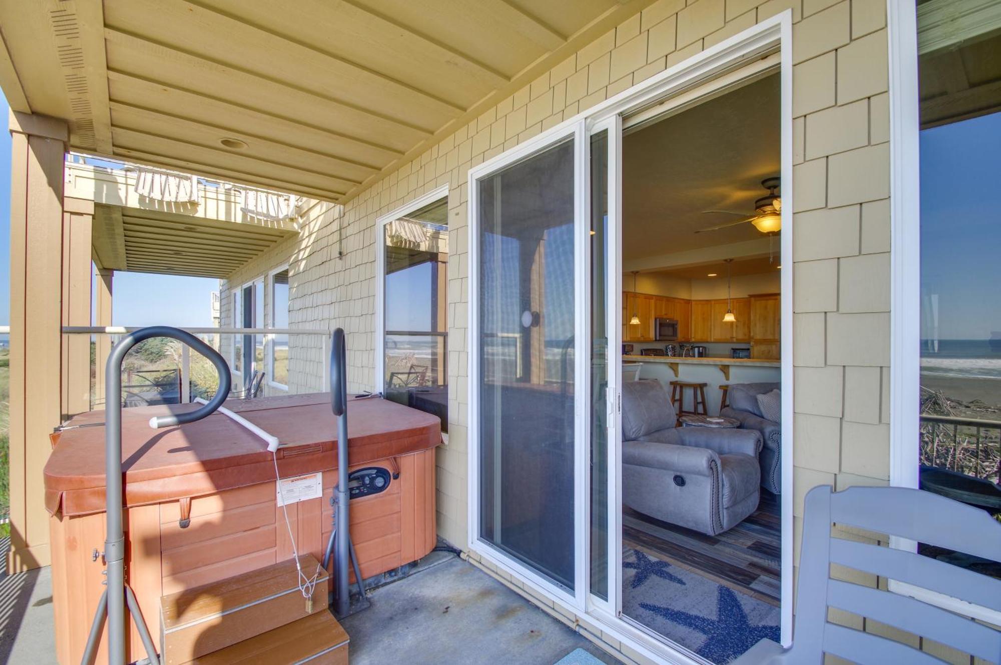 Quiet Waterfront Escape With Hot Tub And Beach Access! Gold Beach Exterior photo