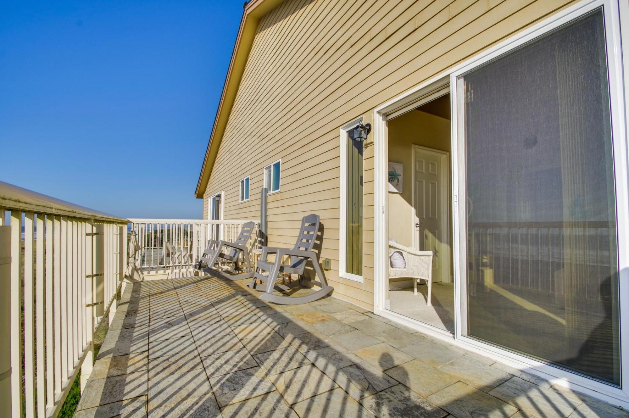 Quiet Waterfront Escape With Hot Tub And Beach Access! Gold Beach Exterior photo